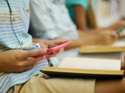 Desafios da proibi��o do uso de celulares na escolas